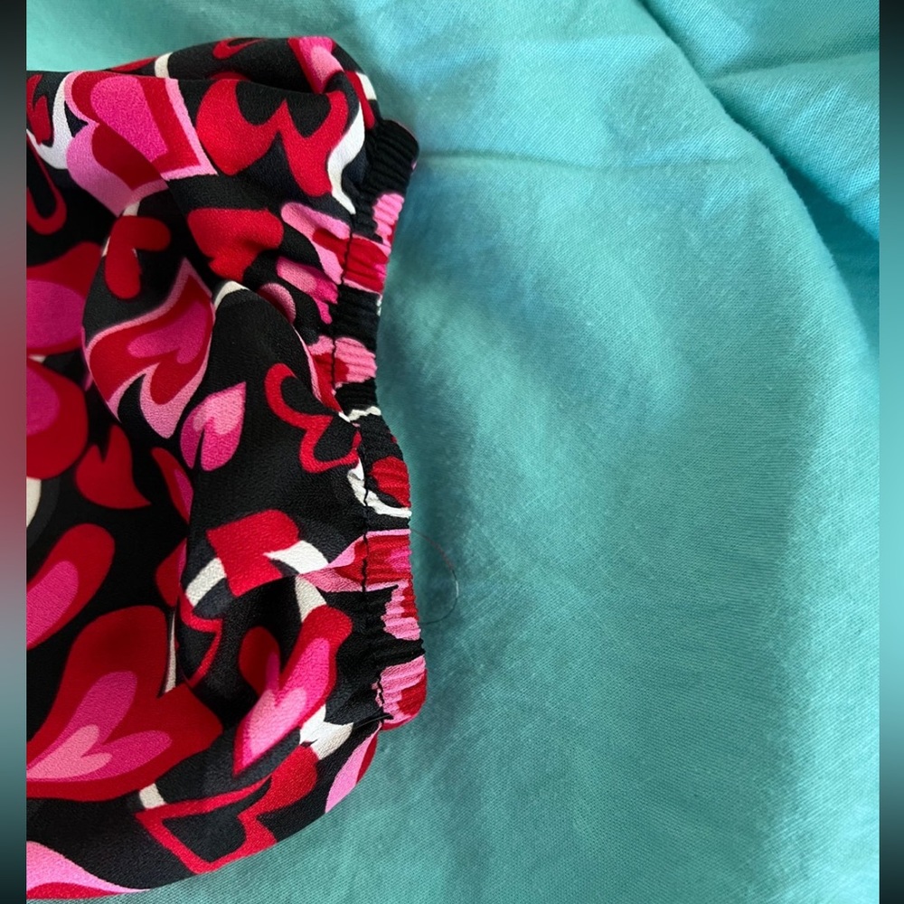 Madden NYC: LS Ruched Top w/ Tie Back - Picture 4 of 11
